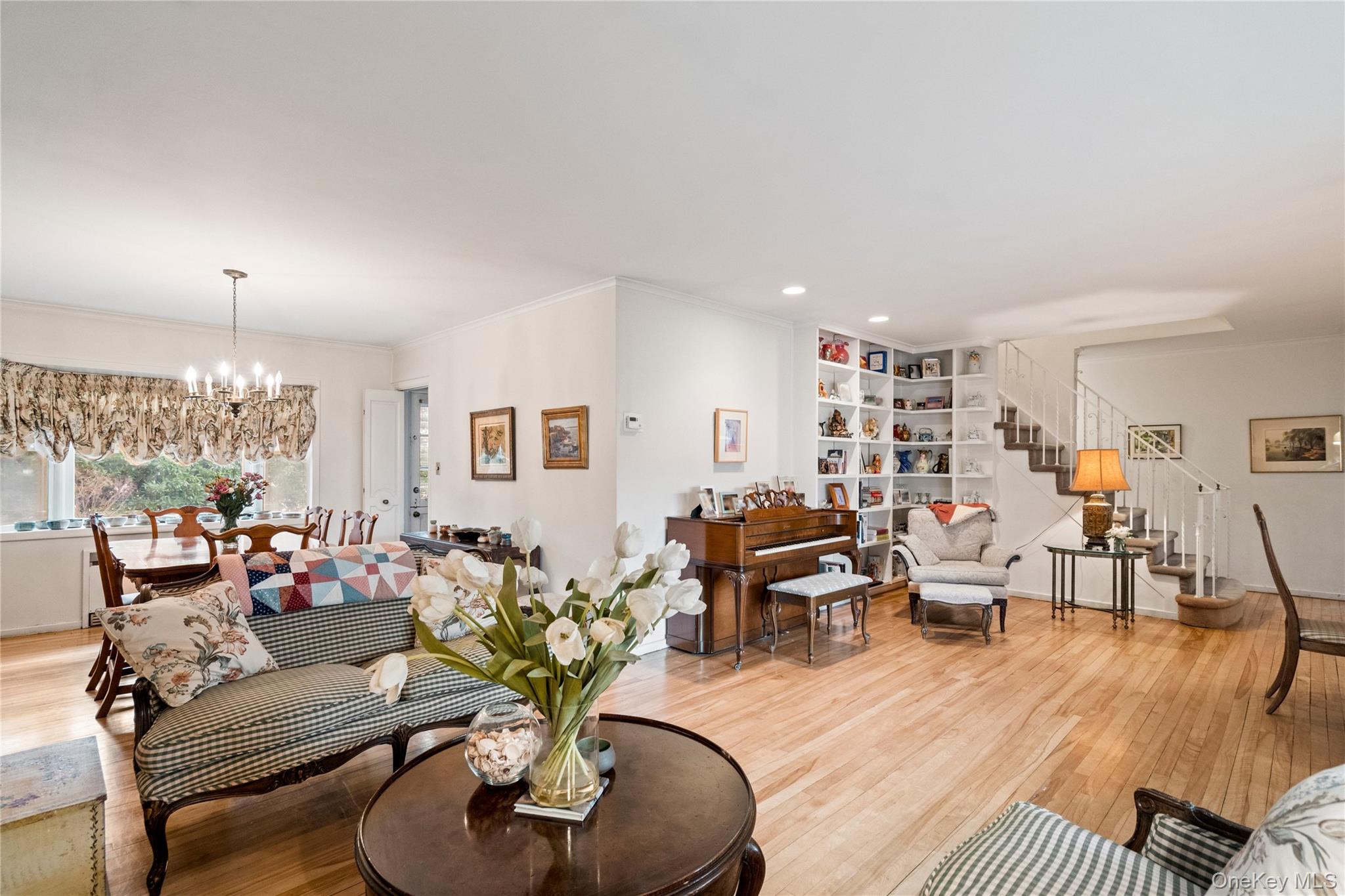 32 Arbor Road East Hills, NY 11577 - Photo 5 of 27