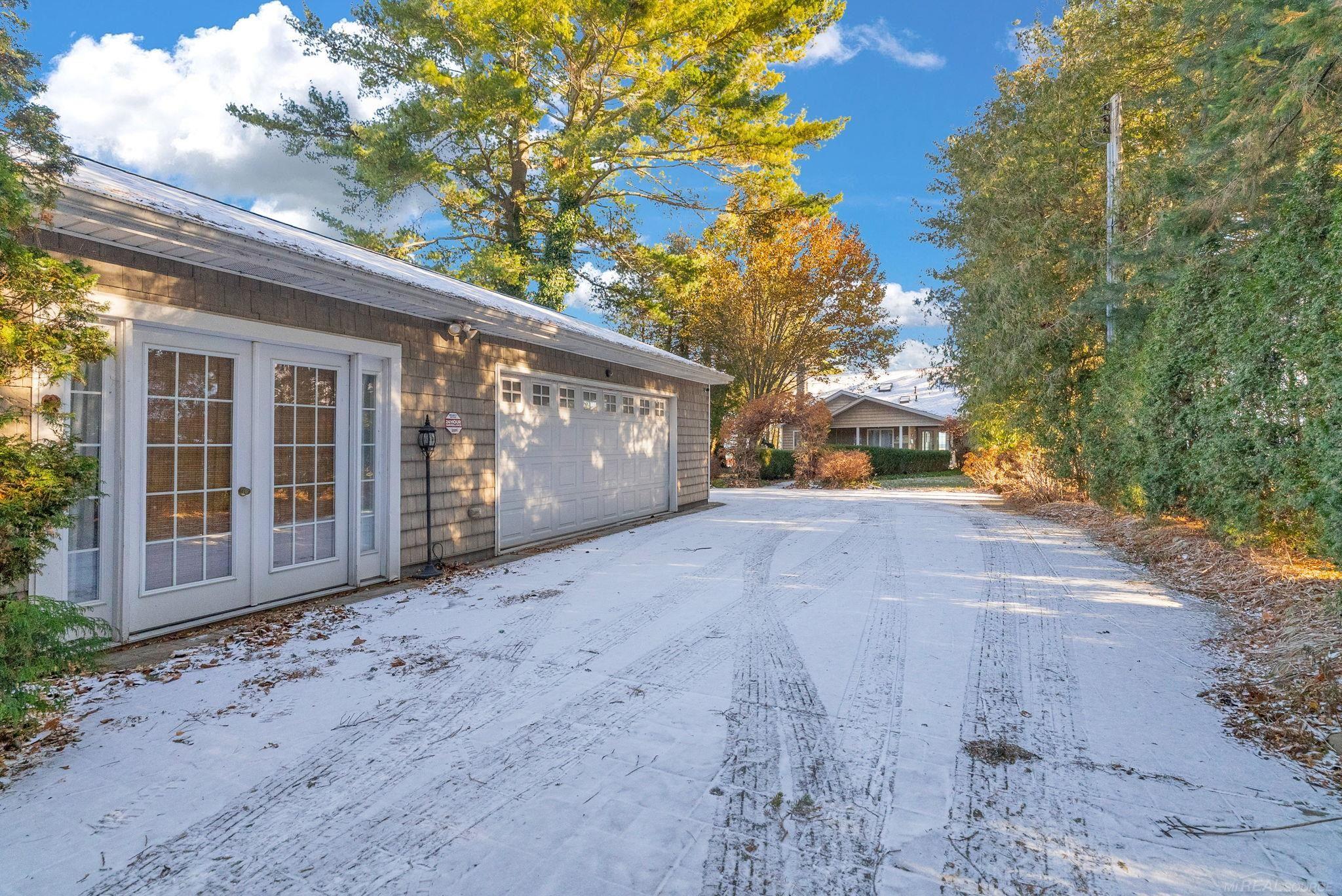 2769 Lakeshore Road Applegate, MI 48401 - Photo 4 of 78 50195832-b84a63c9-504d-420a-a7ea-a416b3438d5d.JPG
