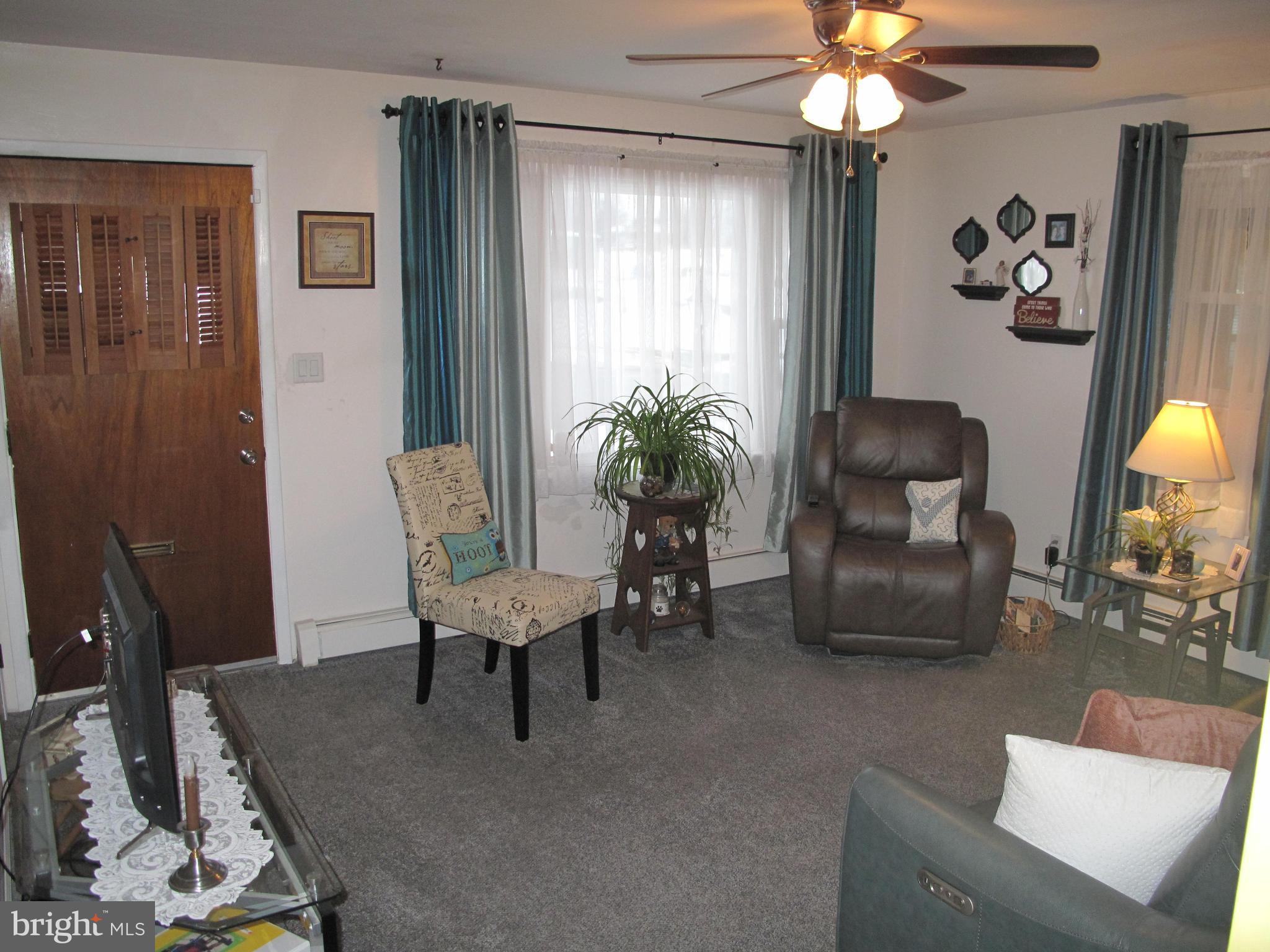 121 Spohn Road Reading, PA 19608 - Photo 2 of 20 Living Room