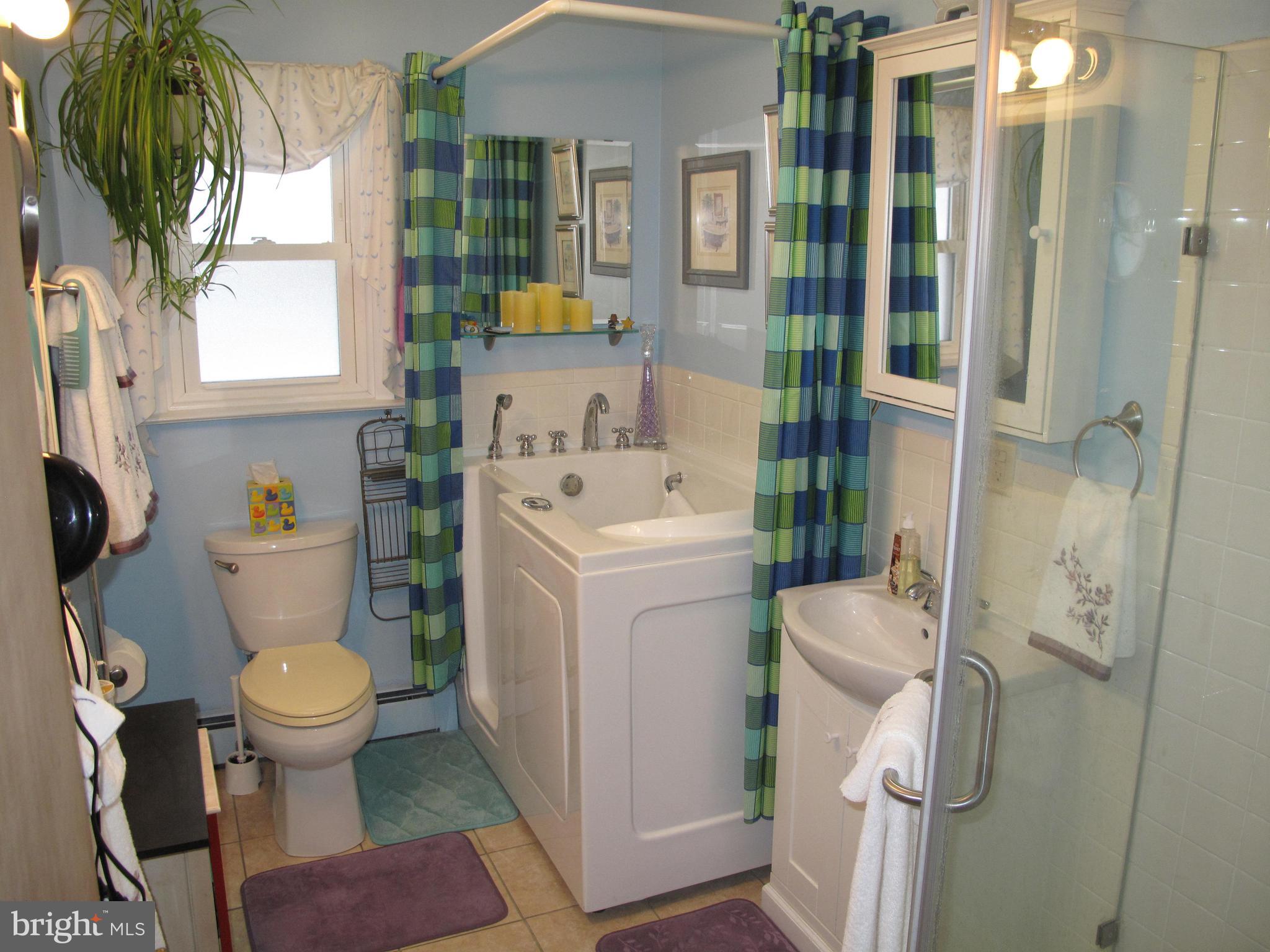 121 Spohn Road Reading, PA 19608 - Photo 12 of 20 Full Bath