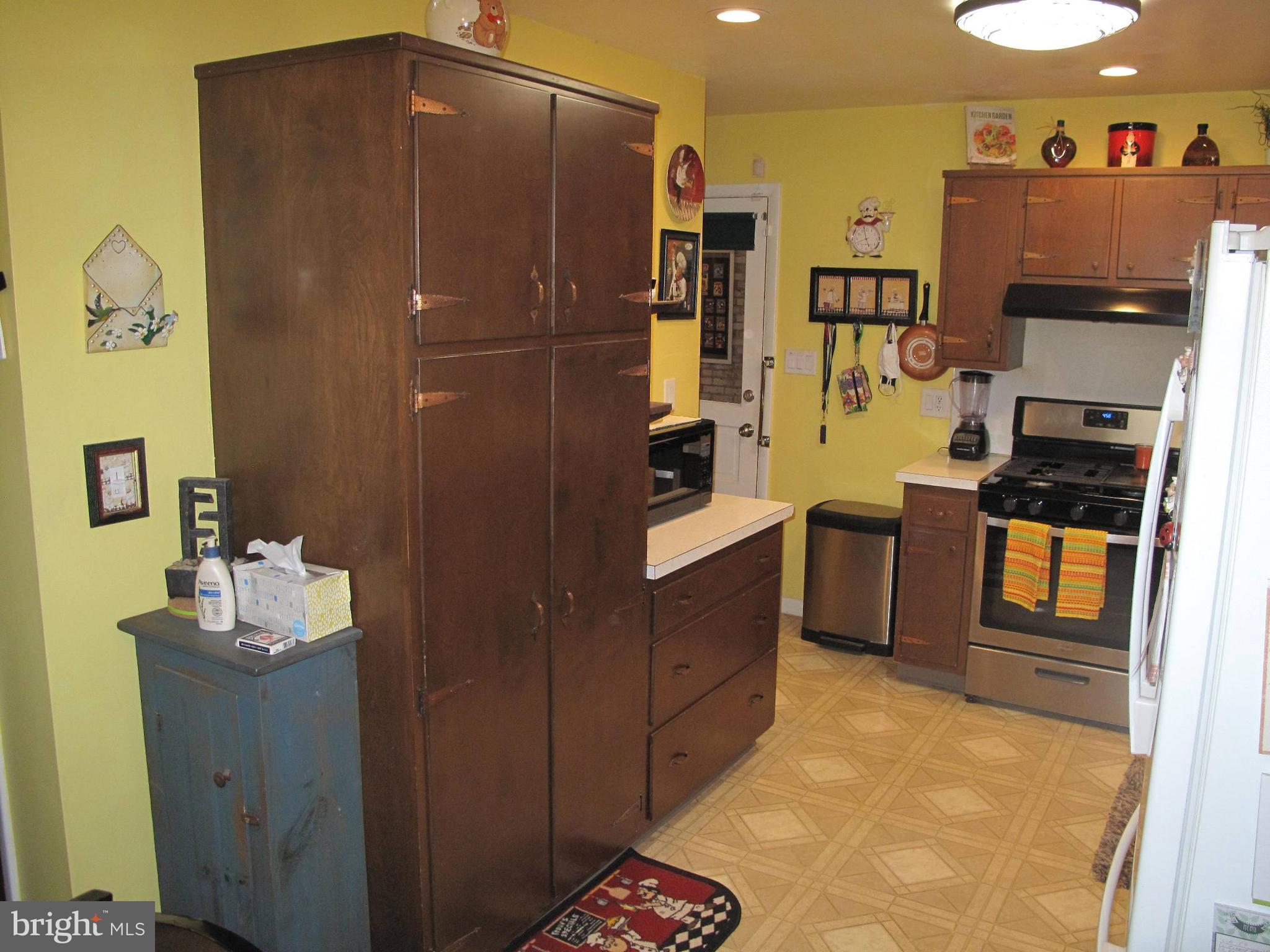 121 Spohn Road Reading, PA 19608 - Photo 4 of 20 Kitchen