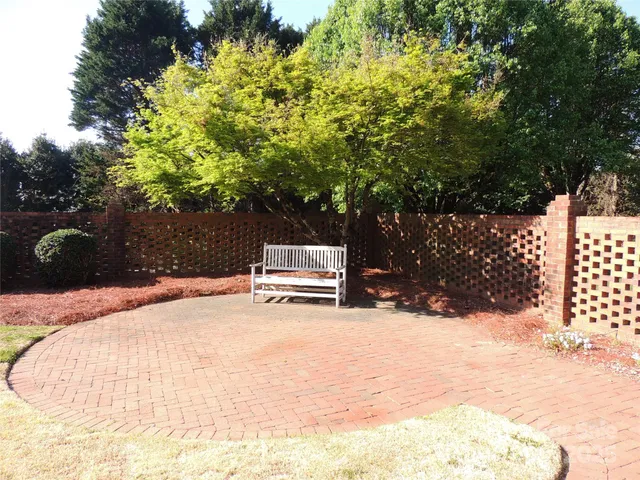 a view of a yard with a tree