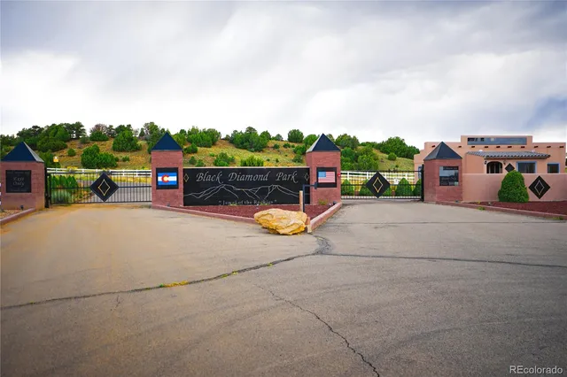 a picture of a wall with a white wall and a white wall