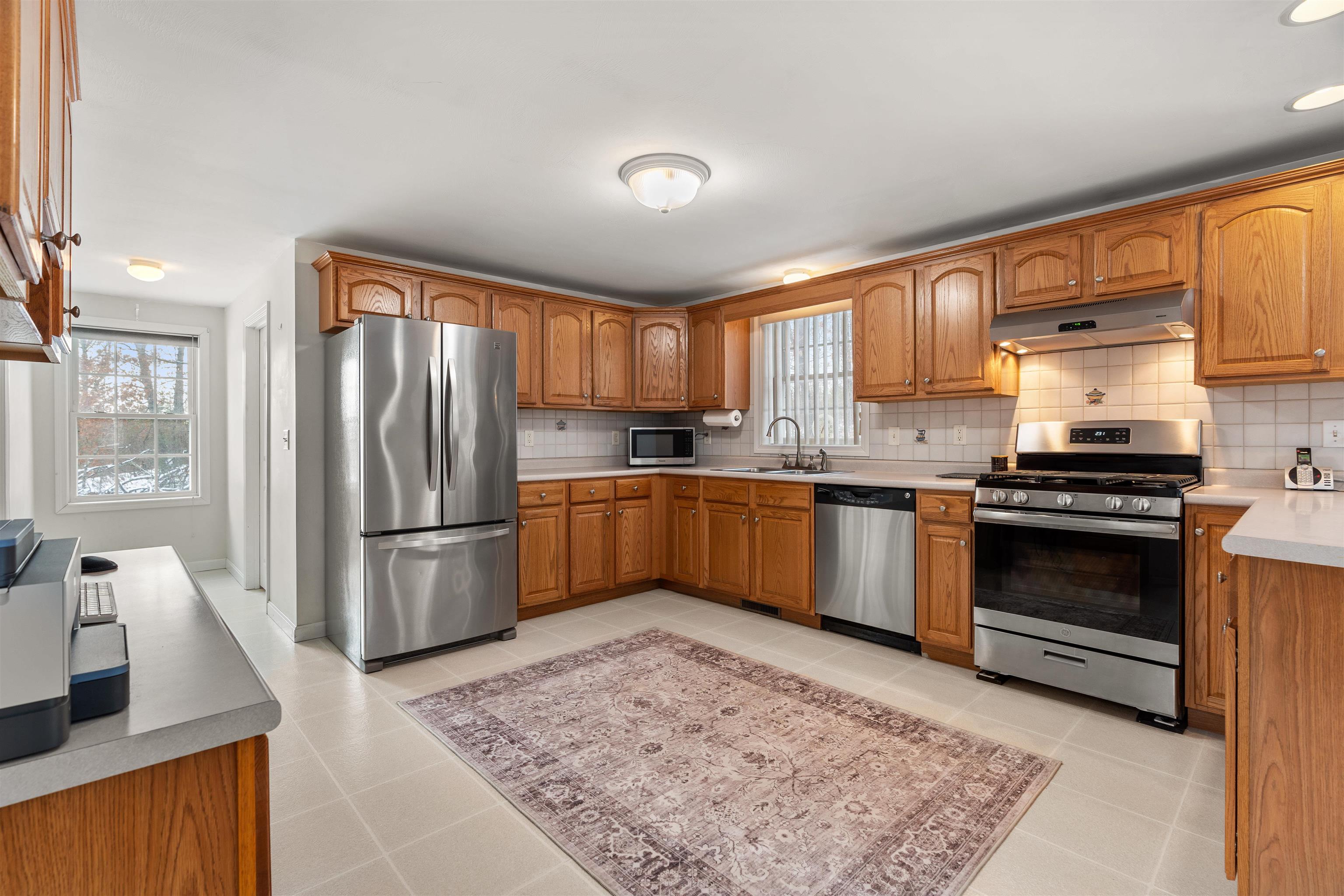 142 Old Derry Road Hudson, NH 03051 - Photo 11 of 39