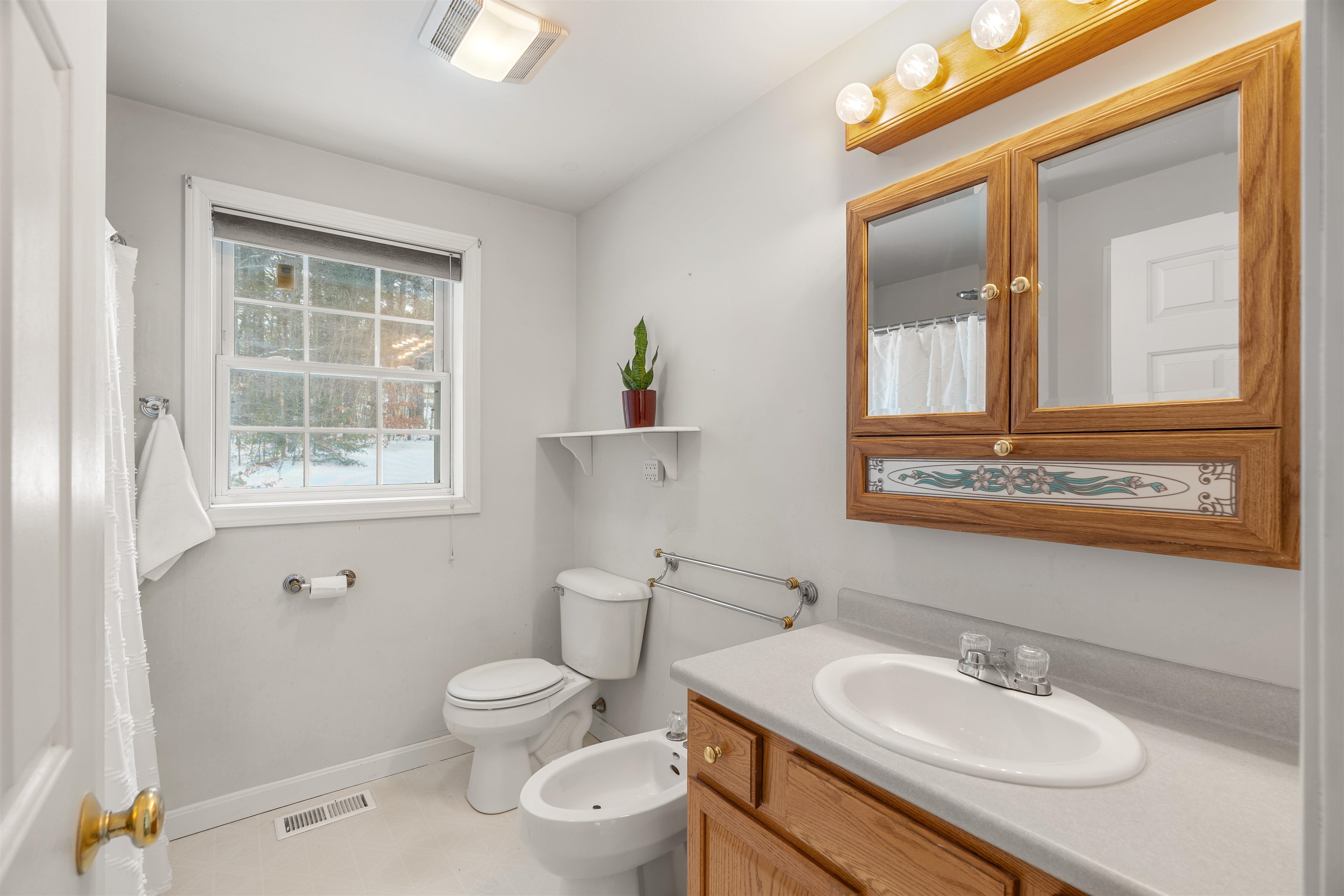 142 Old Derry Road Hudson, NH 03051 - Photo 23 of 39