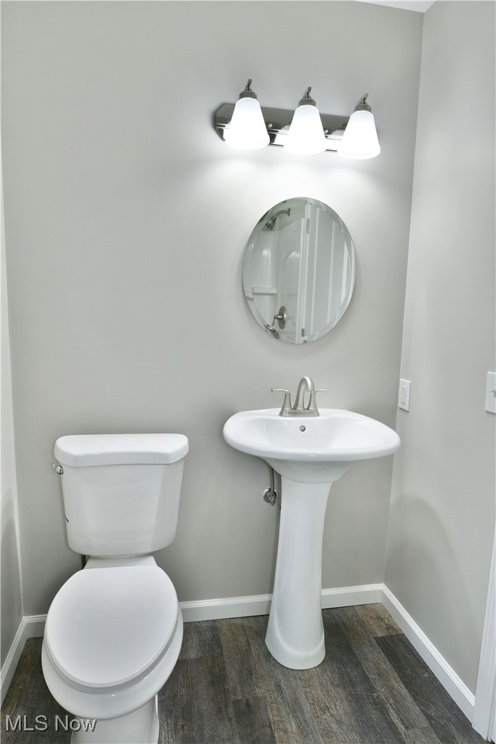 2474 Johnny Cake Road Southeast Warren, OH 44484 - Photo 30 of 50 Bathroom with baseboards, toilet, and wood finished floors