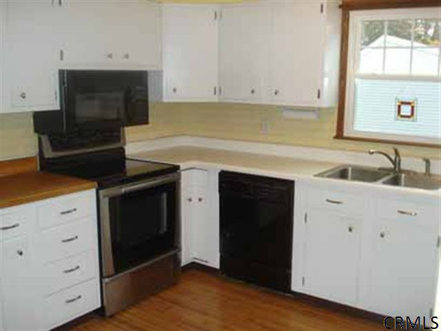 8 Elizabeth Street Rensselaer, NY 12144 - Photo 9 of 14 Photo 9