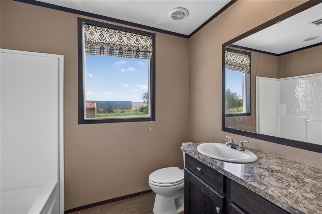 1129 Ragsdale Street Terrell, TX 75160 - Photo 14 of 29 Secondary bathroom