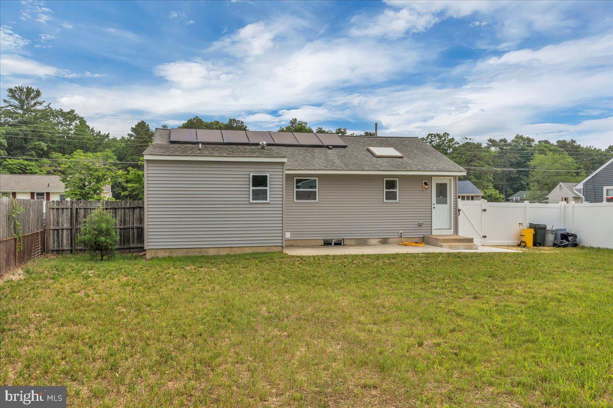 147 Country Club Road Pine Hill, NJ 08021 - Photo 28 of 53 a view of a house with backyard and garden