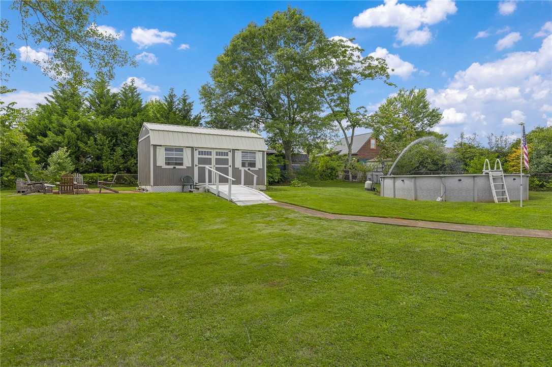 208 Kenneth Drive Boiling Springs, SC 29316 - Photo 32 of 36