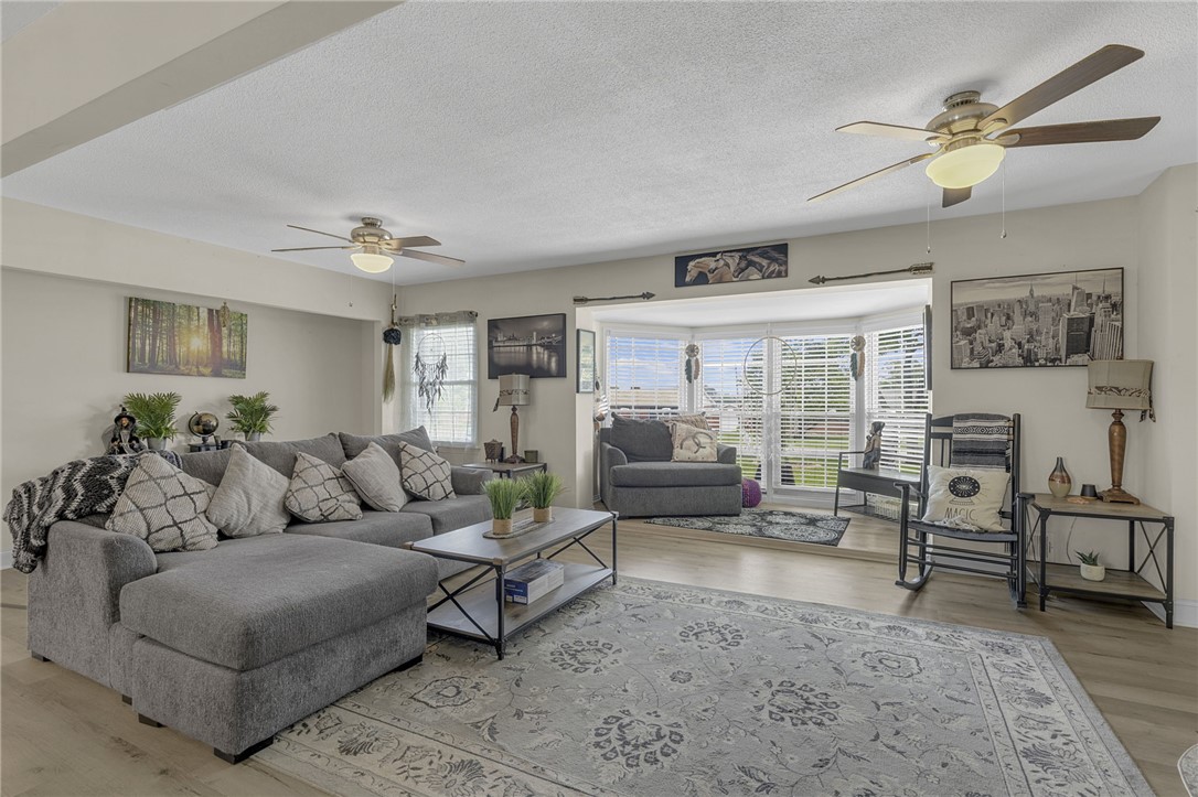 208 Kenneth Drive Boiling Springs, SC 29316 - Photo 7 of 36