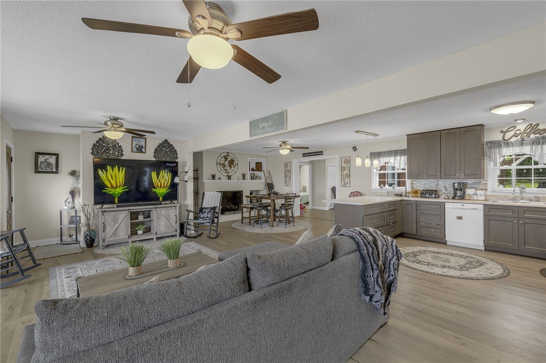 208 Kenneth Drive Boiling Springs, SC 29316 - Photo 8 of 36