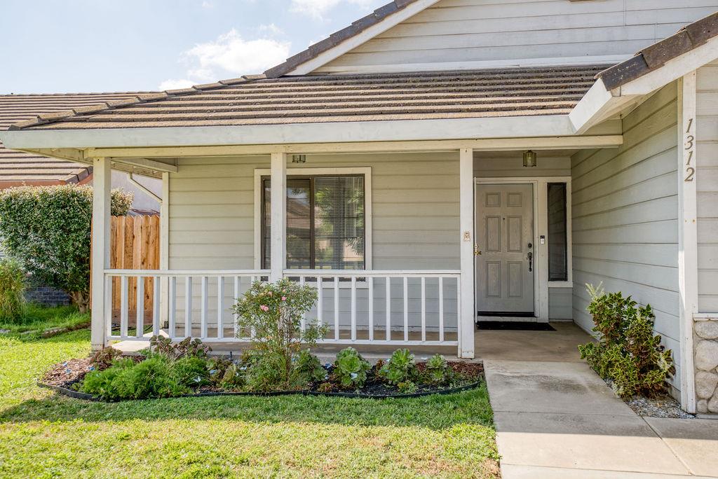 1312 Serene Lane Ceres, CA 95307 - Photo 4 of 38 Gallery Image 4