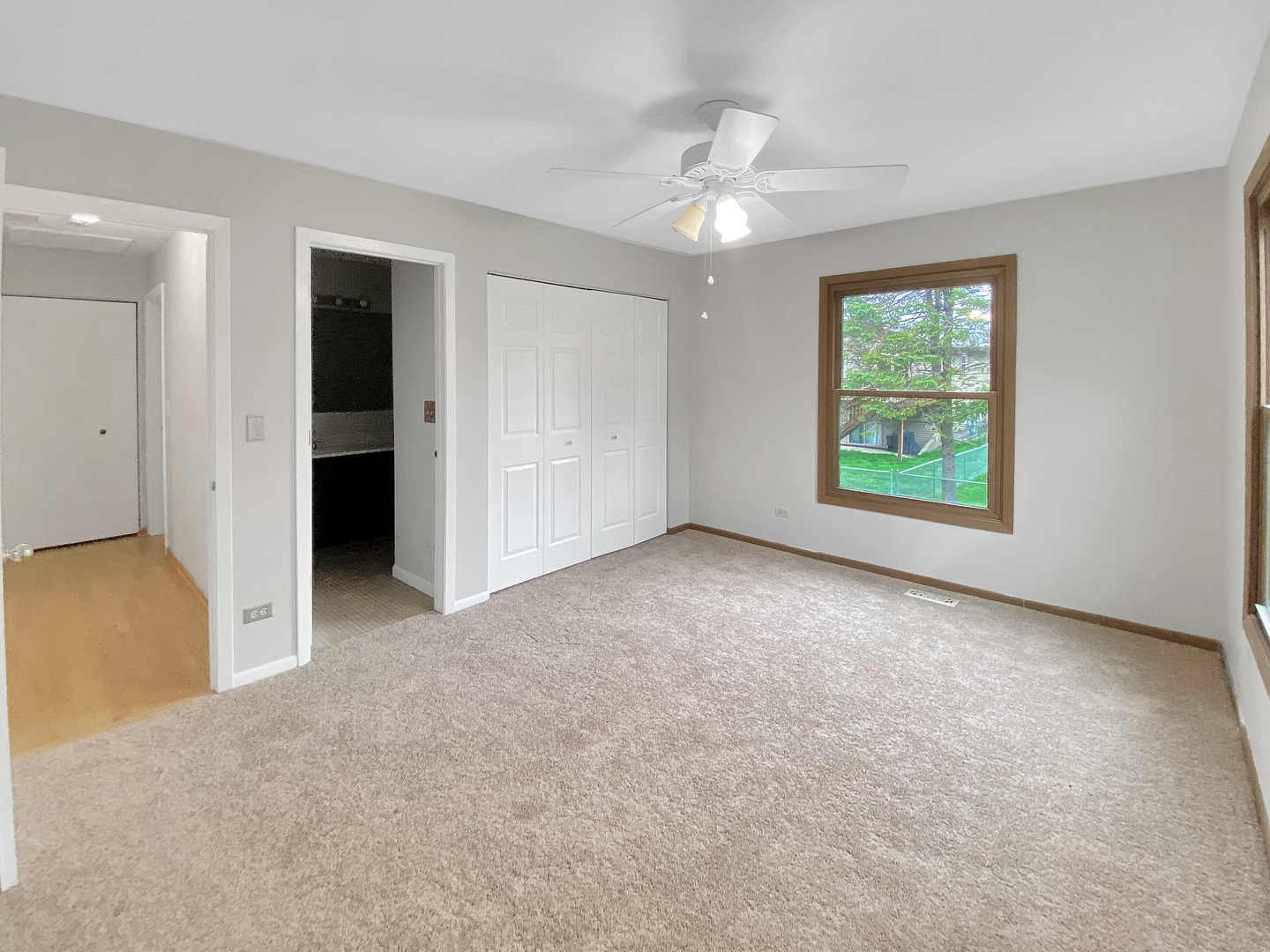 2080 Savannah Road Elgin, IL 60123 - Photo 14 of 17 an empty room with windows and closet