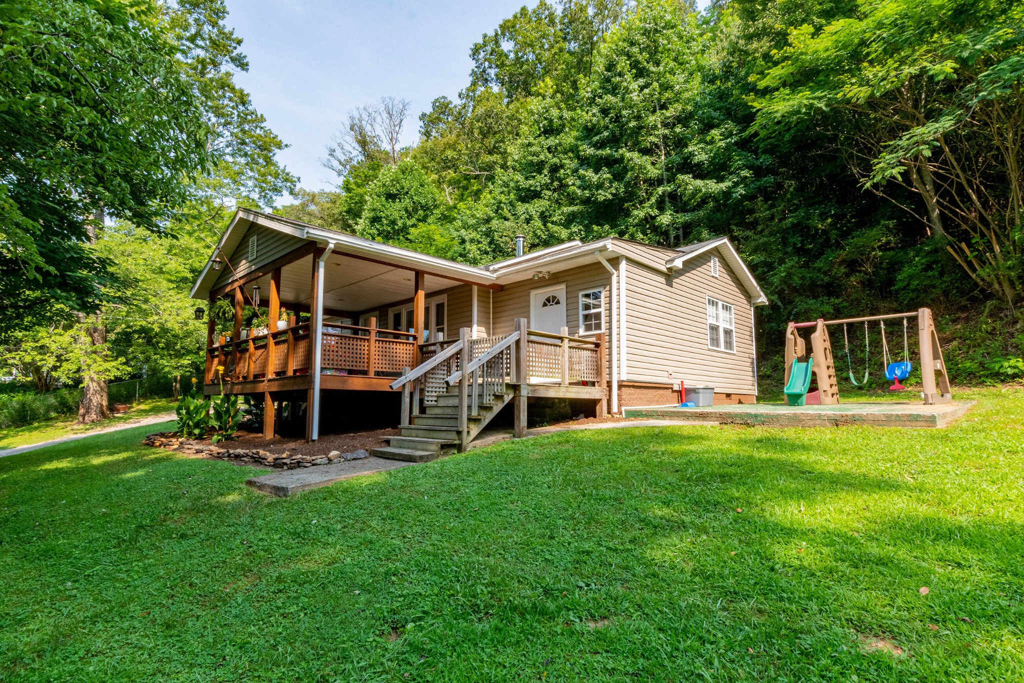 646 Hen Valley Road Oliver Springs, TN 37840 - Photo 1 of 27 Gallery Image 1