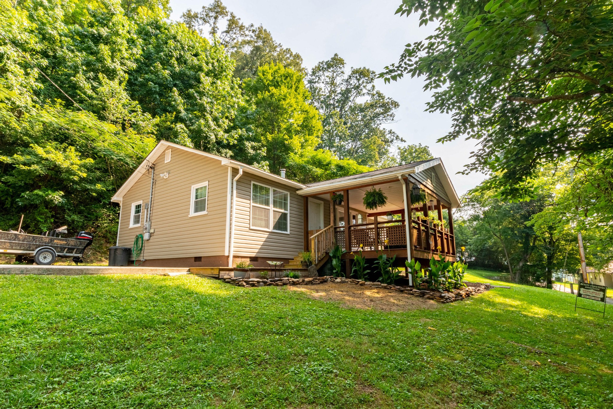 646 Hen Valley Road Oliver Springs, TN 37840 - Photo 3 of 27 Gallery Image 3