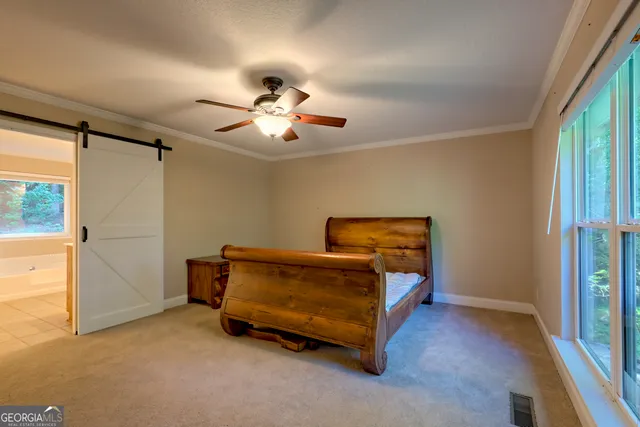 a view of a livingroom with furniture and a ceiling fan