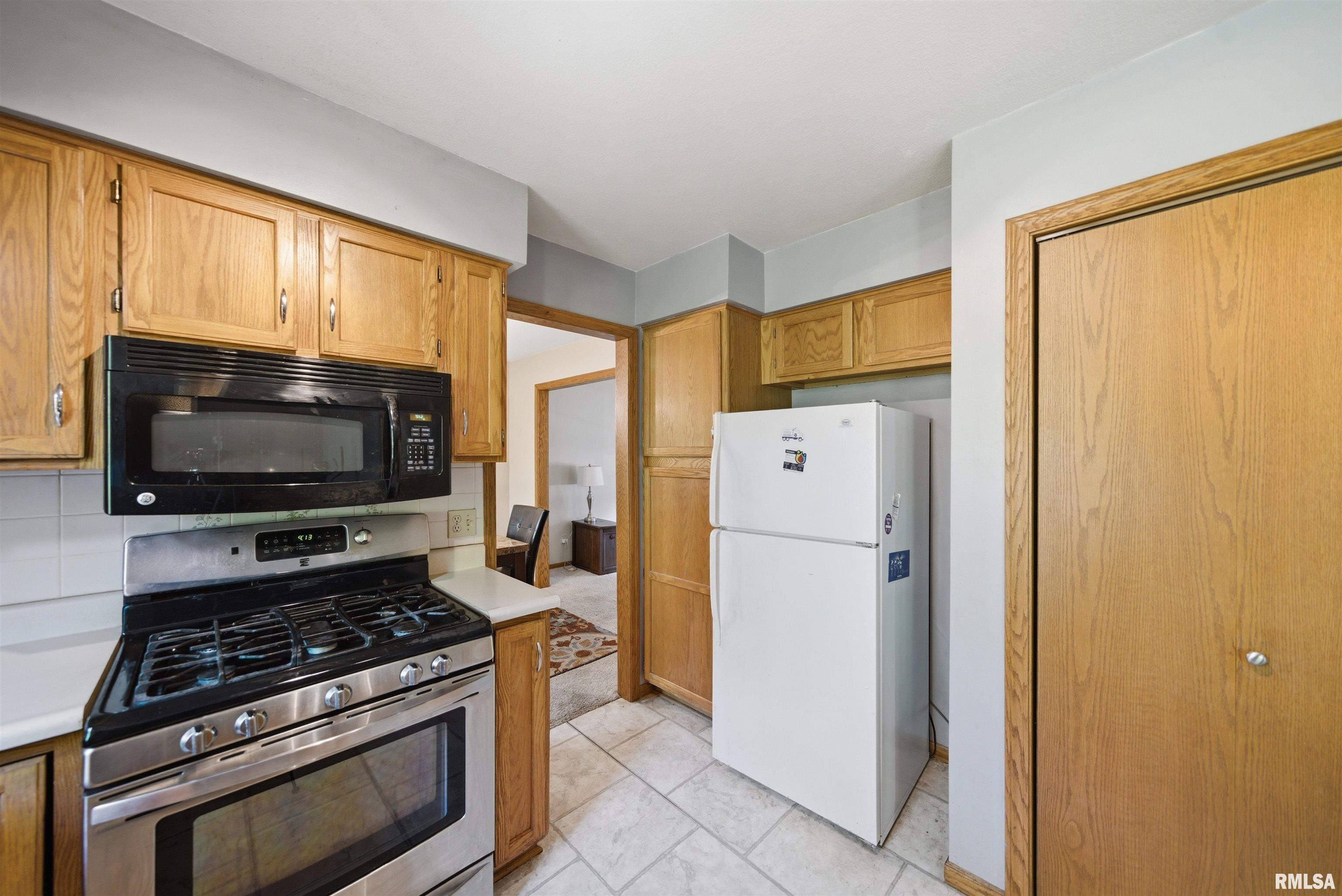 6022 West Ridgecrest Circle Peoria, IL 61615 - Photo 13 of 48 Gallery Image 13