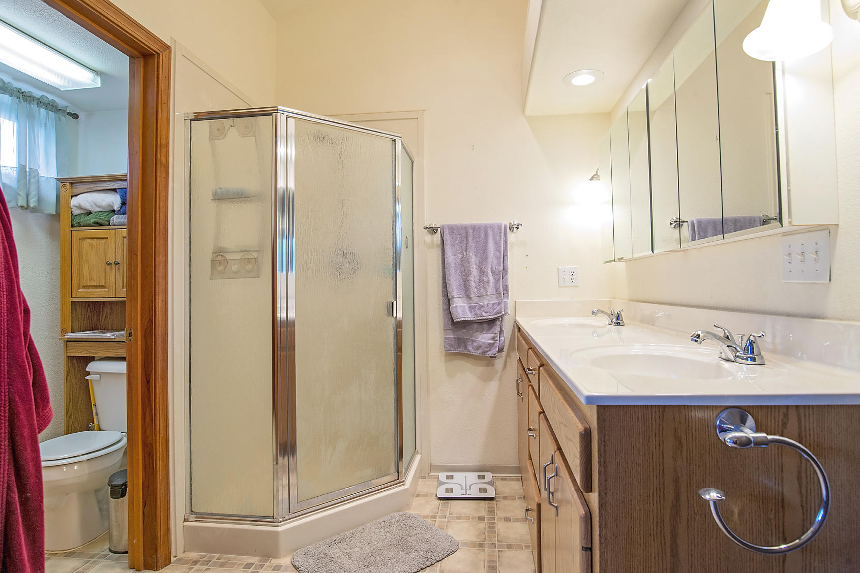 11754 Dixie Road White City, OR 97503 - Photo 17 of 38 a bathroom with a sink a toilet and shower