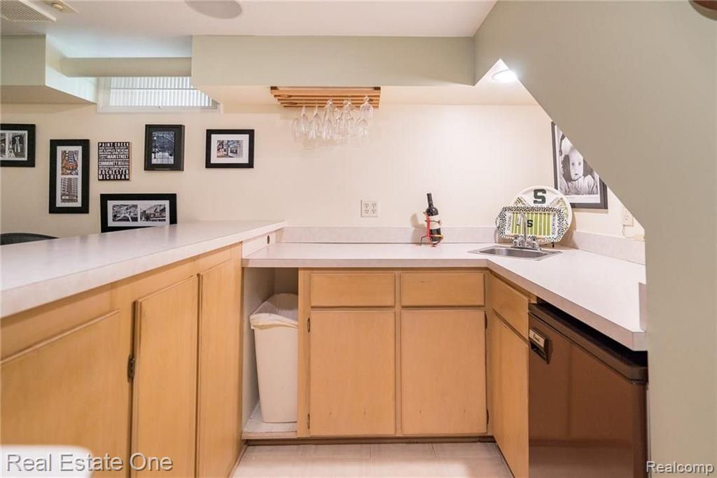 220 Red Oak Lane Rochester Hills, MI 48307 - Photo 17 of 29