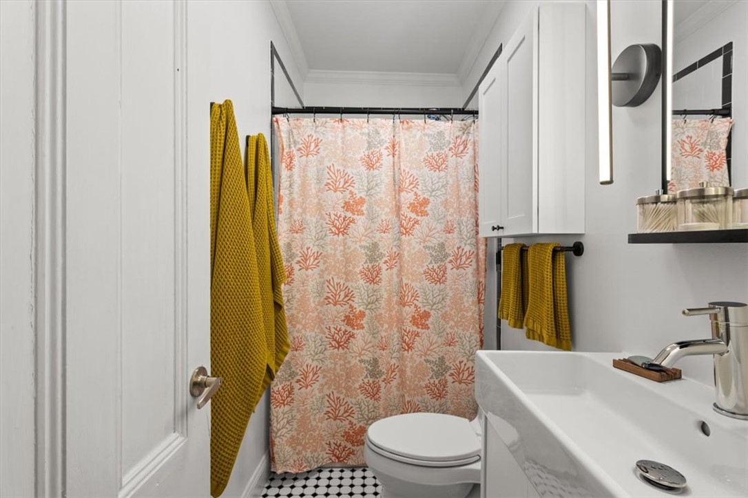 206 Rochambeau Avenue, Unit 1 Providence, RI 02906 - Photo 24 of 32