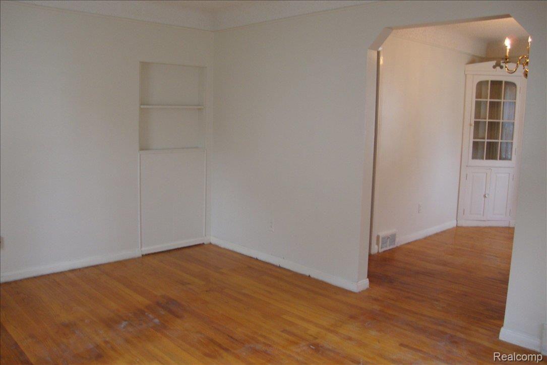 2045 Columbia Road Berkley, MI 48072 - Photo 7 of 20 Hardwood Floors
