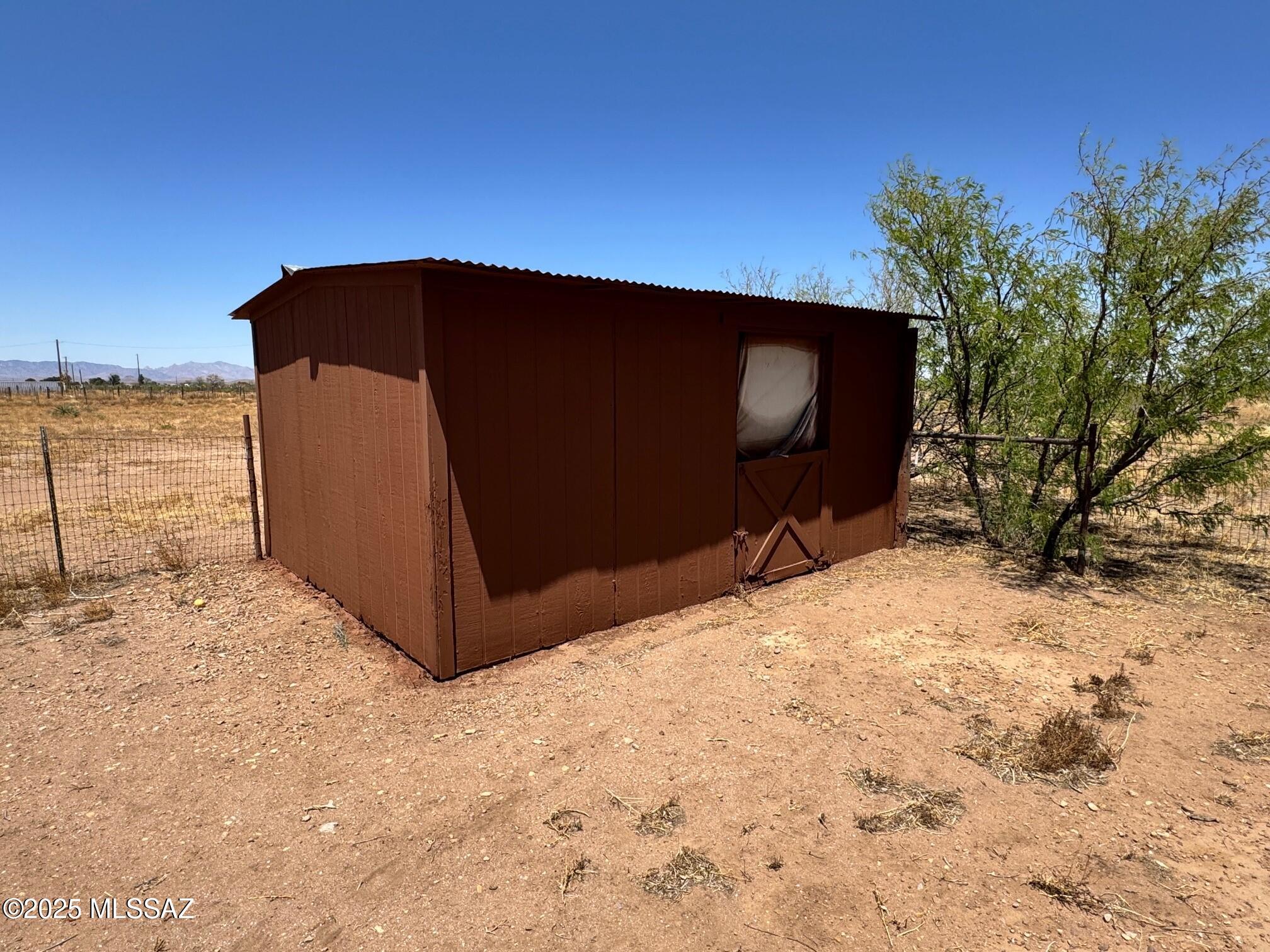 13384 South Cottonwood Road Pearce, AZ 85625 - Photo 39 of 46 a backyard of a house