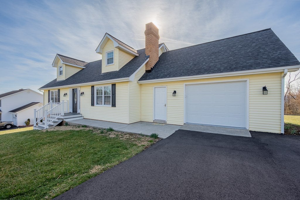 4544 Old Tavern Road Pulaski, VA 24301 - Photo 4 of 72 Gallery Image 4