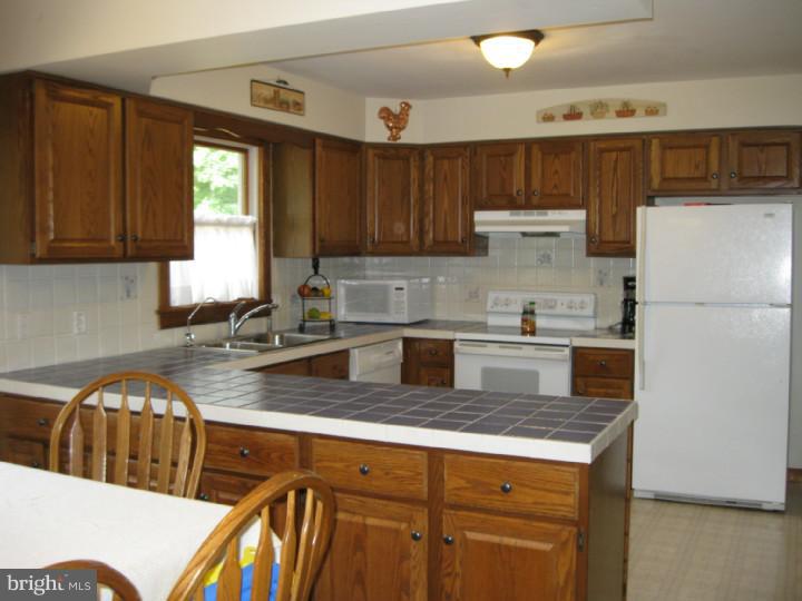 850 Ridge Road Pottstown, PA 19465 - Photo 6 of 13 Kitchen