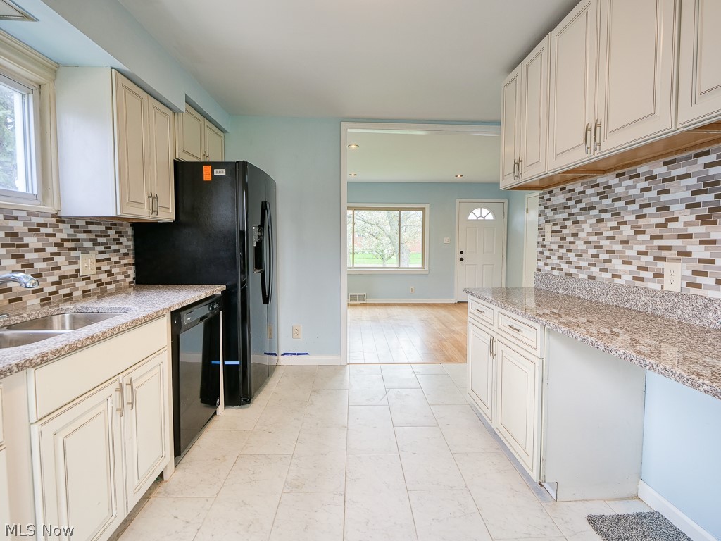 6025 Smith Road Brook Park, OH 44142 - Photo 9 of 35