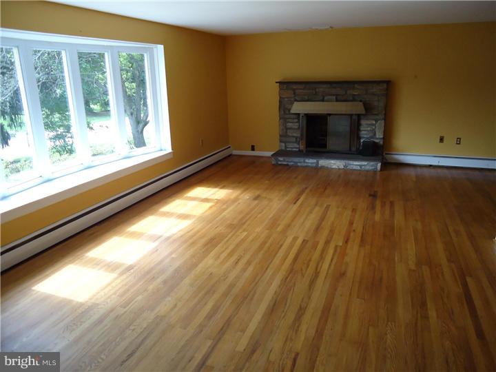 1323 Harris Road Dresher, PA 19025 - Photo 4 of 16 Gallery Image 4