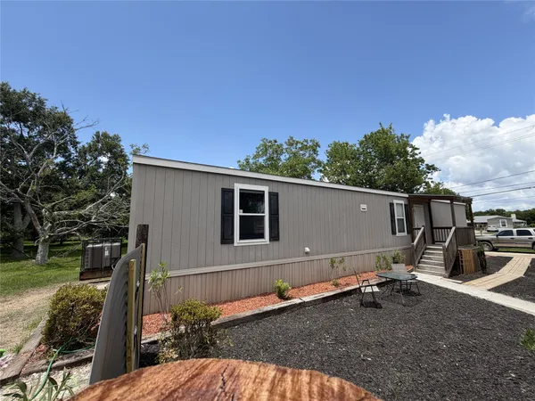 $1,800 | 2243 County Road 130, Pearland, TX 77581