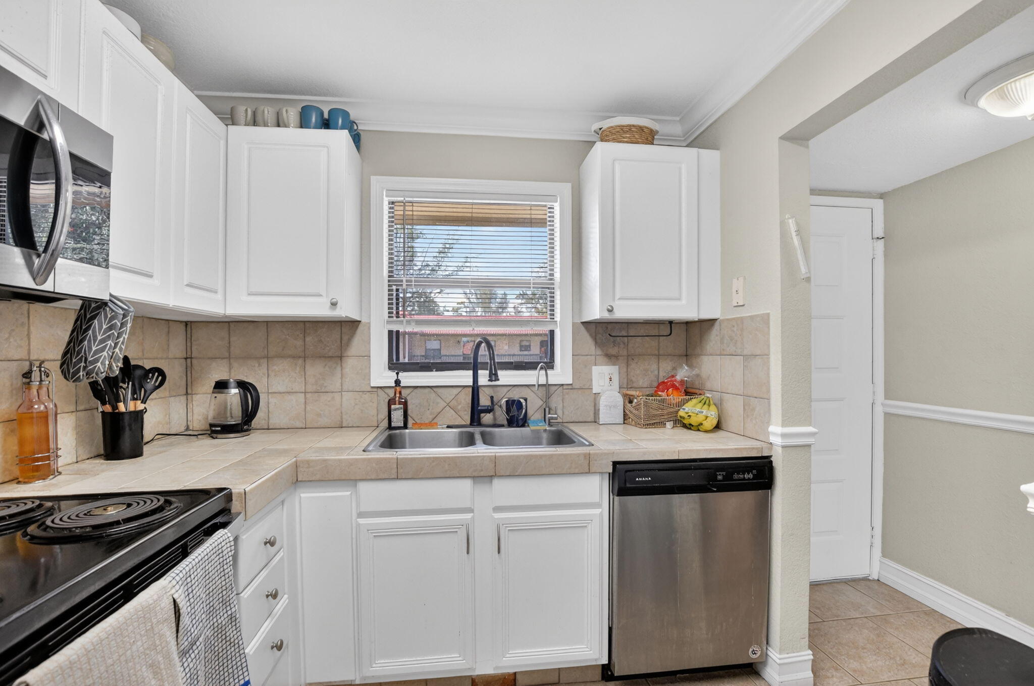 21895 Lake Forest Circle, Unit 201 Boca Raton, FL 33433 - Photo 6 of 19 6-web-or-mls-DSC_7327