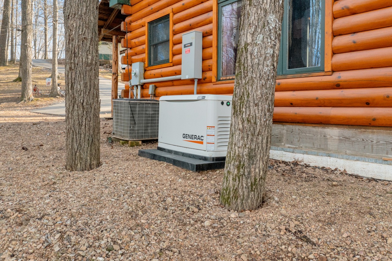 713 Al Henn Road Cadiz, KY 42211 - Photo 32 of 43 a backyard of a house