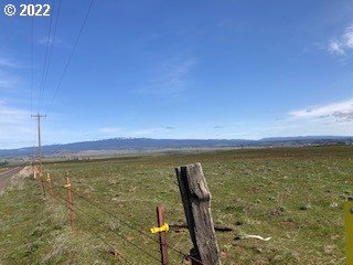 Simcoe Mountain Road Centerville, WA 98613 - Photo 9 of 18 a view of an ocean and beach