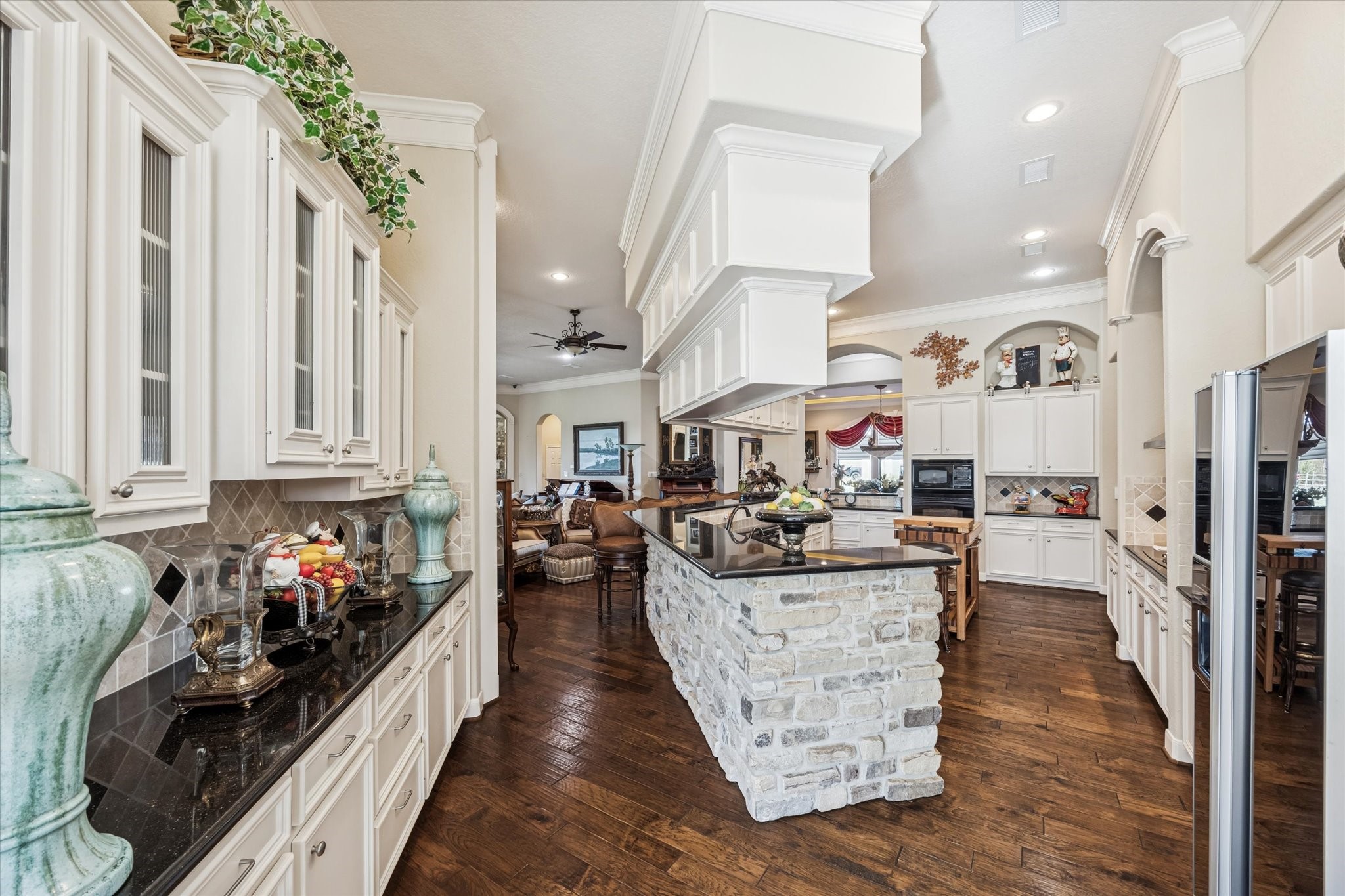 16372 Highway 6 Navasota, TX 77868 - Photo 18 of 49 a living room with lots of furniture and a wooden floor