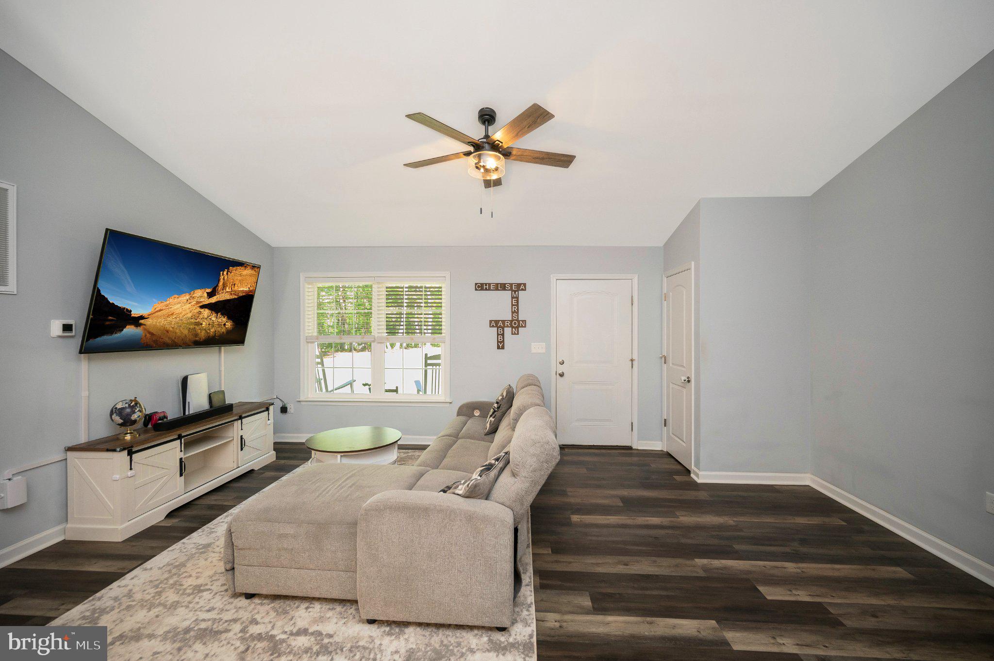 28282 Tatum Road Unionville, VA 22567 - Photo 9 of 52 Bright and airy living space awaits.