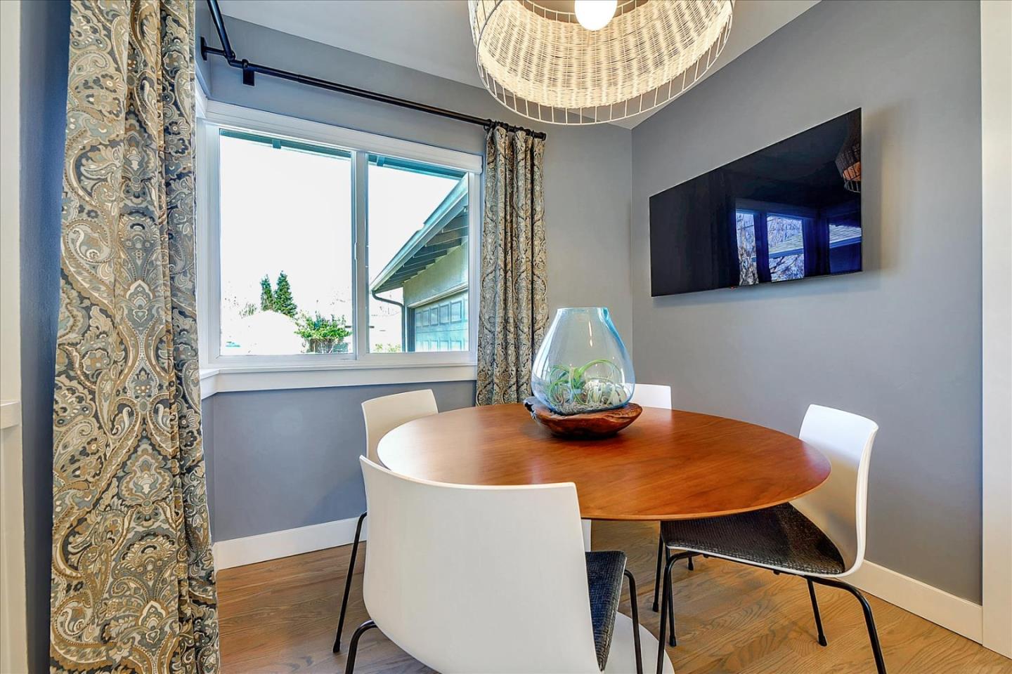 1712 St Anthony Drive San Jose, CA 95125 - Photo 18 of 47 a dining room with furniture and window
