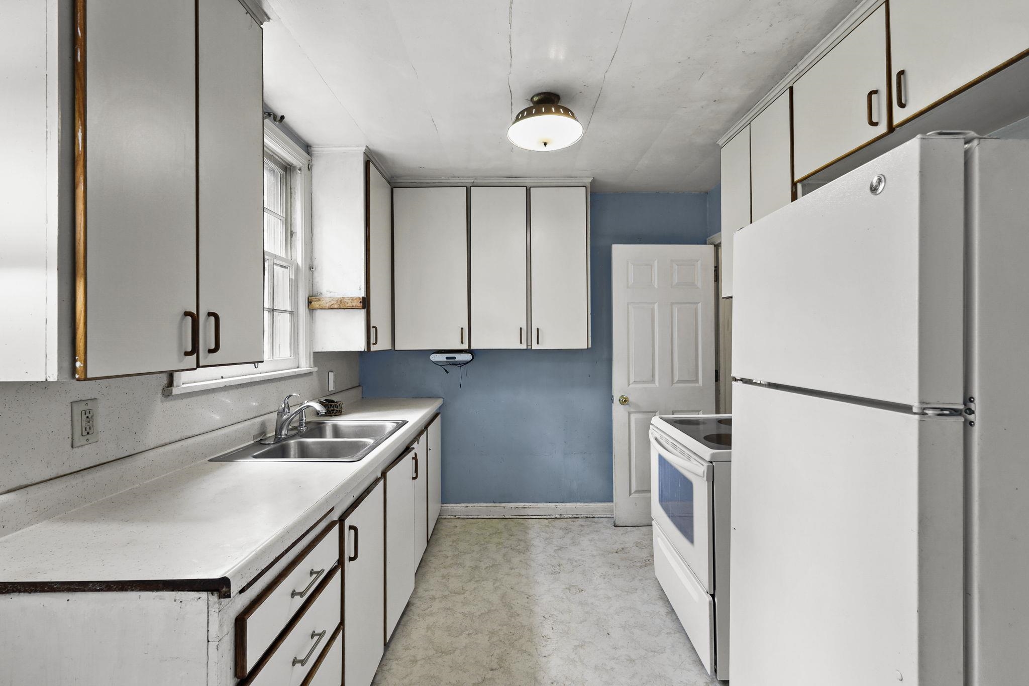 3209 Topping Road Madison, WI 53705 - Photo 8 of 34