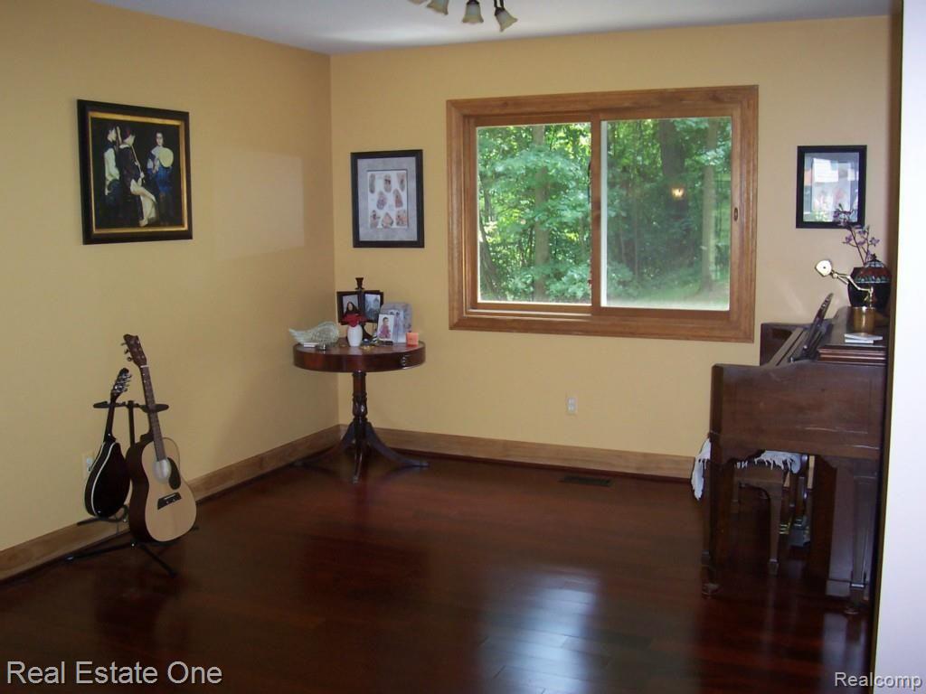 5735 Becker Drive Rochester, MI 48306 - Photo 13 of 39 008.jpg