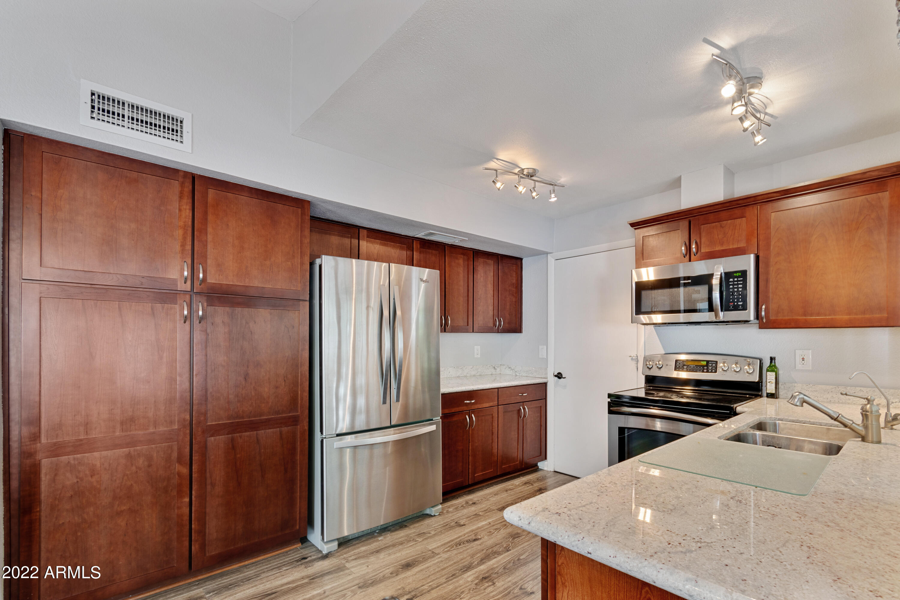 3330 East Clark Road Phoenix, AZ 85050 - Photo 13 of 15 dsc_7596-dsc_7598