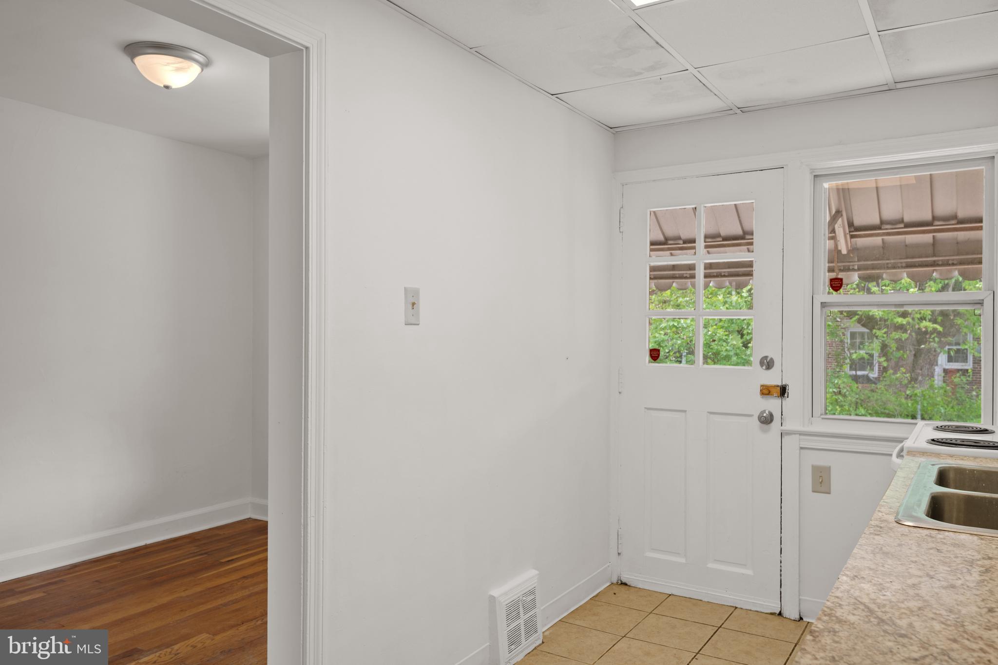 516 Hand Avenue Lancaster, PA 17602 - Photo 8 of 20