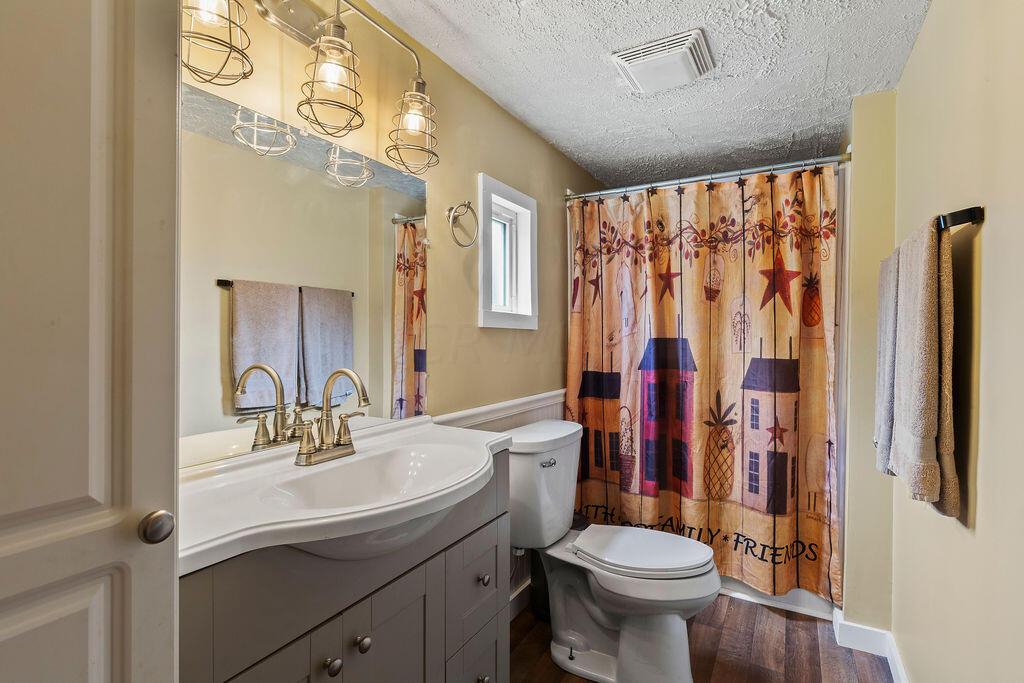 9768 Lynns Road Southwest Etna, OH 43062 - Photo 17 of 53 Primary Bathroom