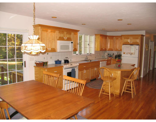 17 Maynard Road Berlin, MA 01503 - Photo 3 of 30 Gallery Image 3
