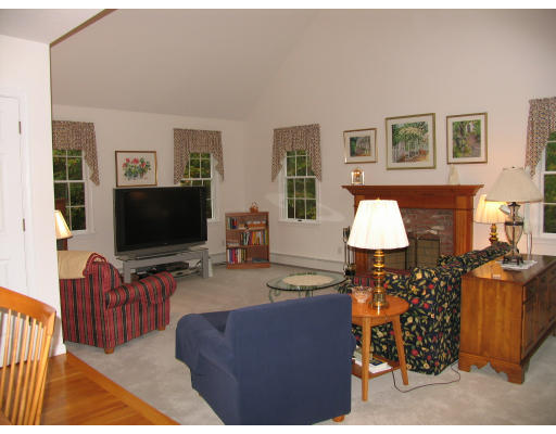 17 Maynard Road Berlin, MA 01503 - Photo 4 of 30 Gallery Image 4
