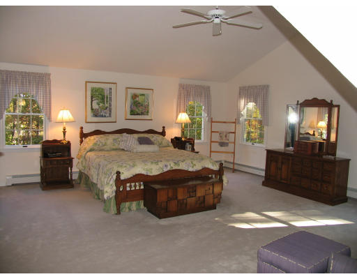 17 Maynard Road Berlin, MA 01503 - Photo 5 of 30 Gallery Image 5