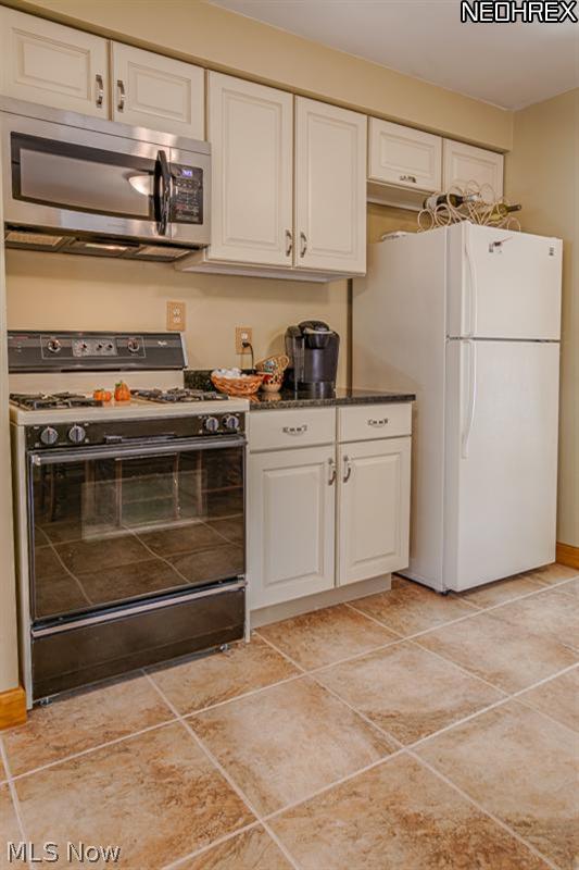 808 Glenhurst Road Willowick, OH 44095 - Photo 6 of 23