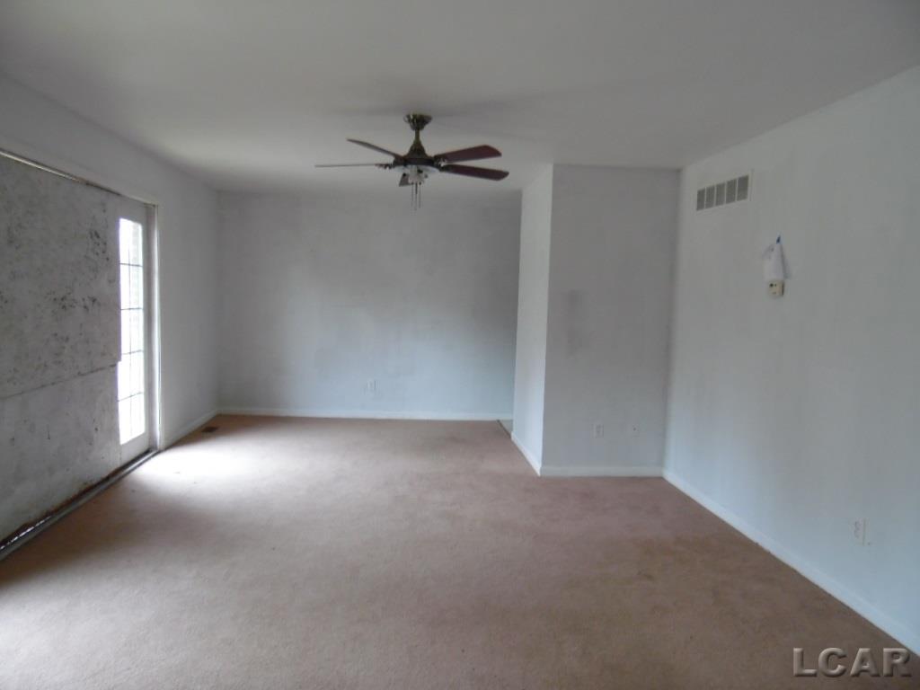 46820 Wear Road Belleville, MI 48111 - Photo 7 of 16 31340725-6.JPG