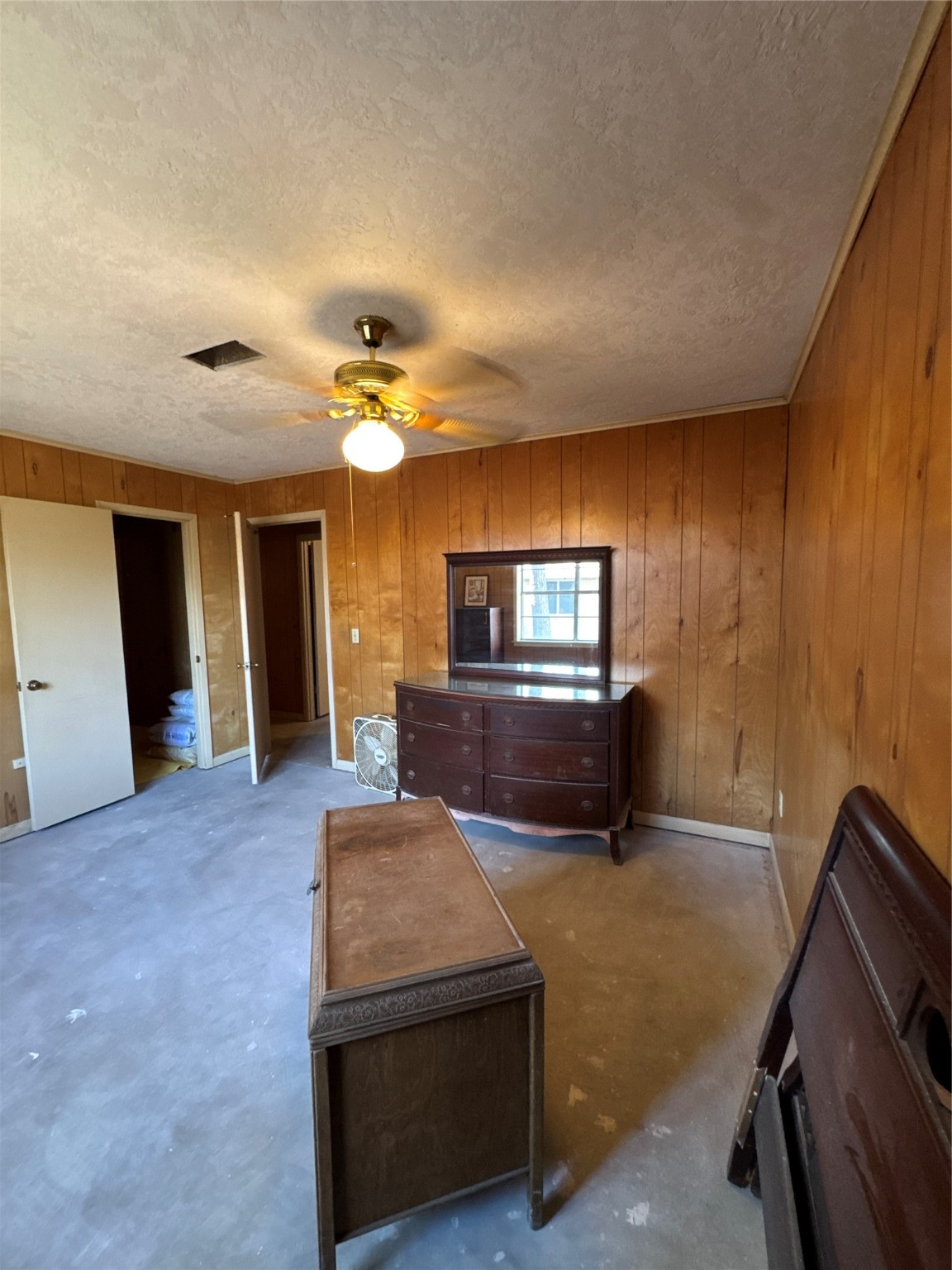 263 County Road 355 Jasper, TX 75951 - Photo 27 of 45 a living room with furniture and a chandelier
