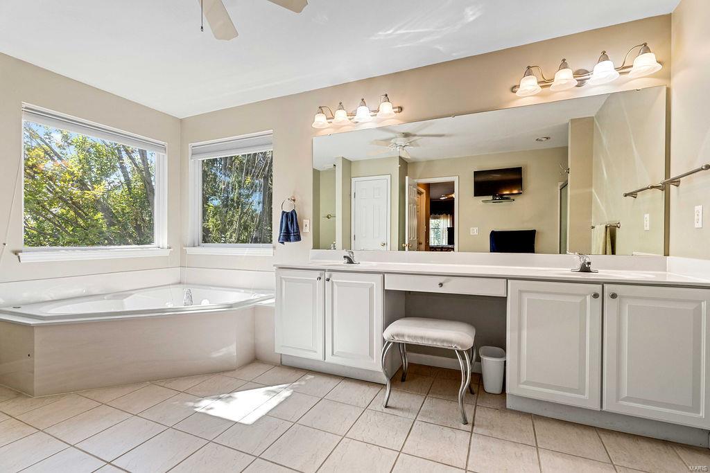 701 Castle Ridge Drive Ballwin, MO 63021 - Photo 18 of 36 Gallery Image 18